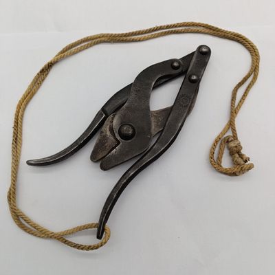 WW2 Military folding wire cutters - Heart Brand