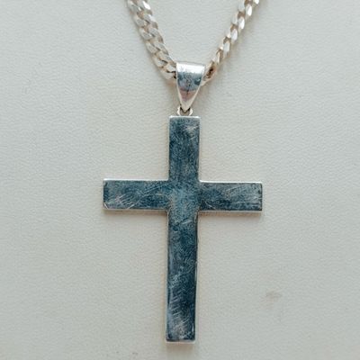 Sterling silver Curb link necklace with cross pendant - weighs 19.1 grams - Length 60cm