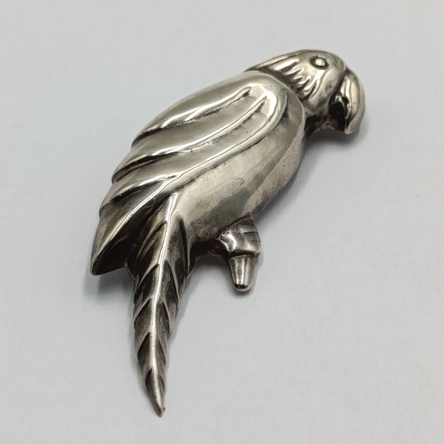 Sterling silver parrot brooch 11.4g