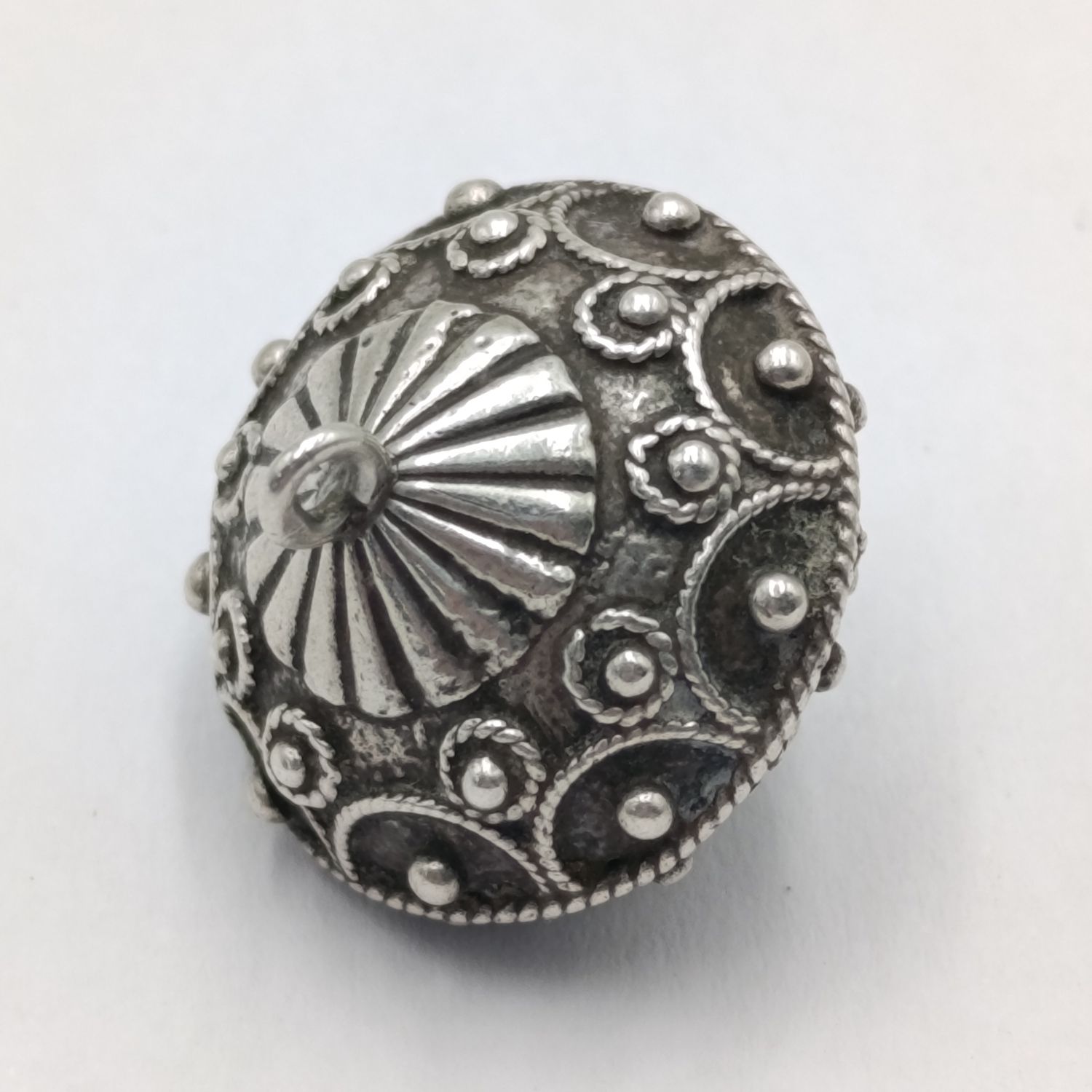 Vintage Estruscan 800 silver pendant with green stone - weighs 5.4 grams