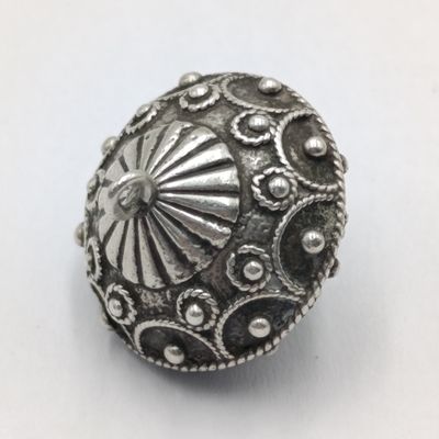Vintage Estruscan 800 silver pendant with green stone - weighs 5.4 grams