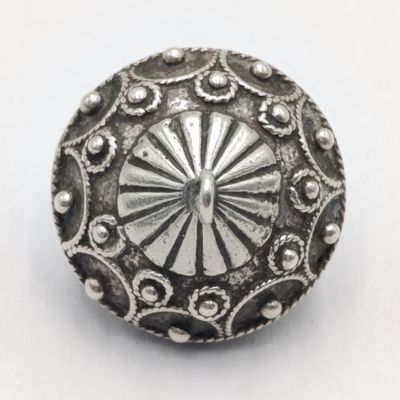 Vintage Estruscan 800 silver pendant with green stone - weighs 5.4 grams