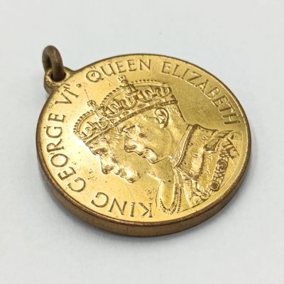 Rarely seen scarce 1947 Royal visit to South Africa medallion