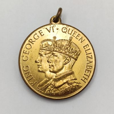 Rarely seen scarce 1947 Royal visit to South Africa medallion