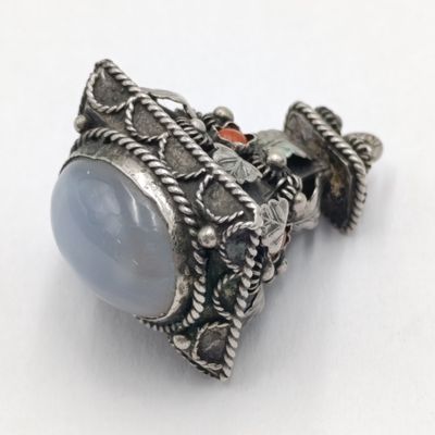 Vintage Estruscan 800 silver pendant with agate - weighs 9.2 grams