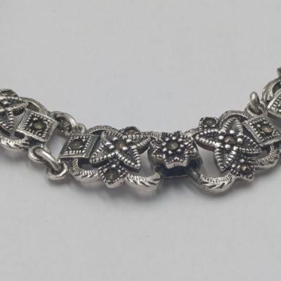 Beautiful sterling silver marcasite bracelet - weighs 17.1 grams - length 19cm