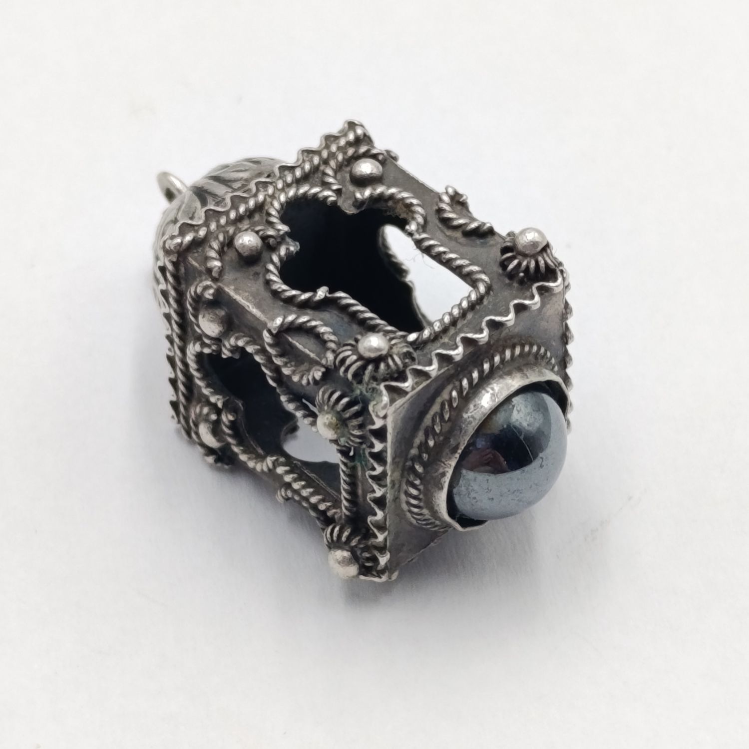 Vintage Estruscan 800 silver pendant with hematite - weighs 10.5 grams