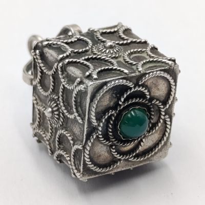 Vintage Estruscan 800 silver pendant with jade - weighs 9.6 grams