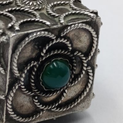 Vintage Estruscan 800 silver pendant with jade - weighs 9.6 grams
