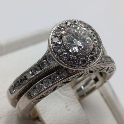 18kt Gold two tone Brown's diamond ring wedding set with 0.80ct diamond and 44 small diamonds in band - 0.80ct colour H, Clarity SI1