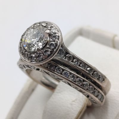 18kt Gold two tone Brown's diamond ring wedding set with 0.80ct diamond and 44 small diamonds in band - 0.80ct colour H, Clarity SI1