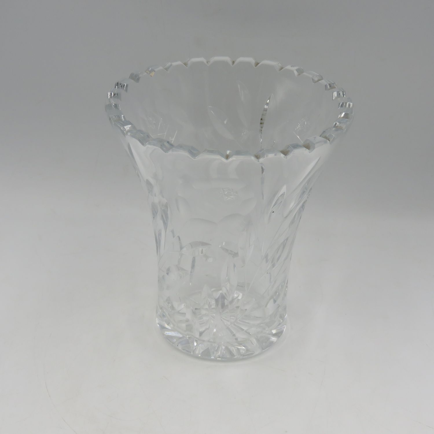 Vintage crystal glass flower vase - height 15.5cm
