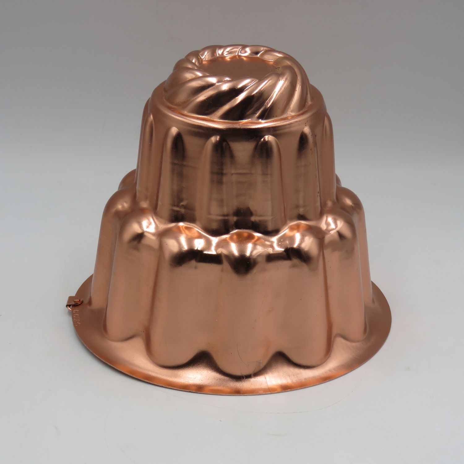Vintage 6 cups tower shaped jelly mold