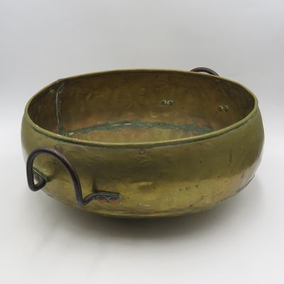 Large Antique brass hammered bowl / pan with iron handles - Sizes in description