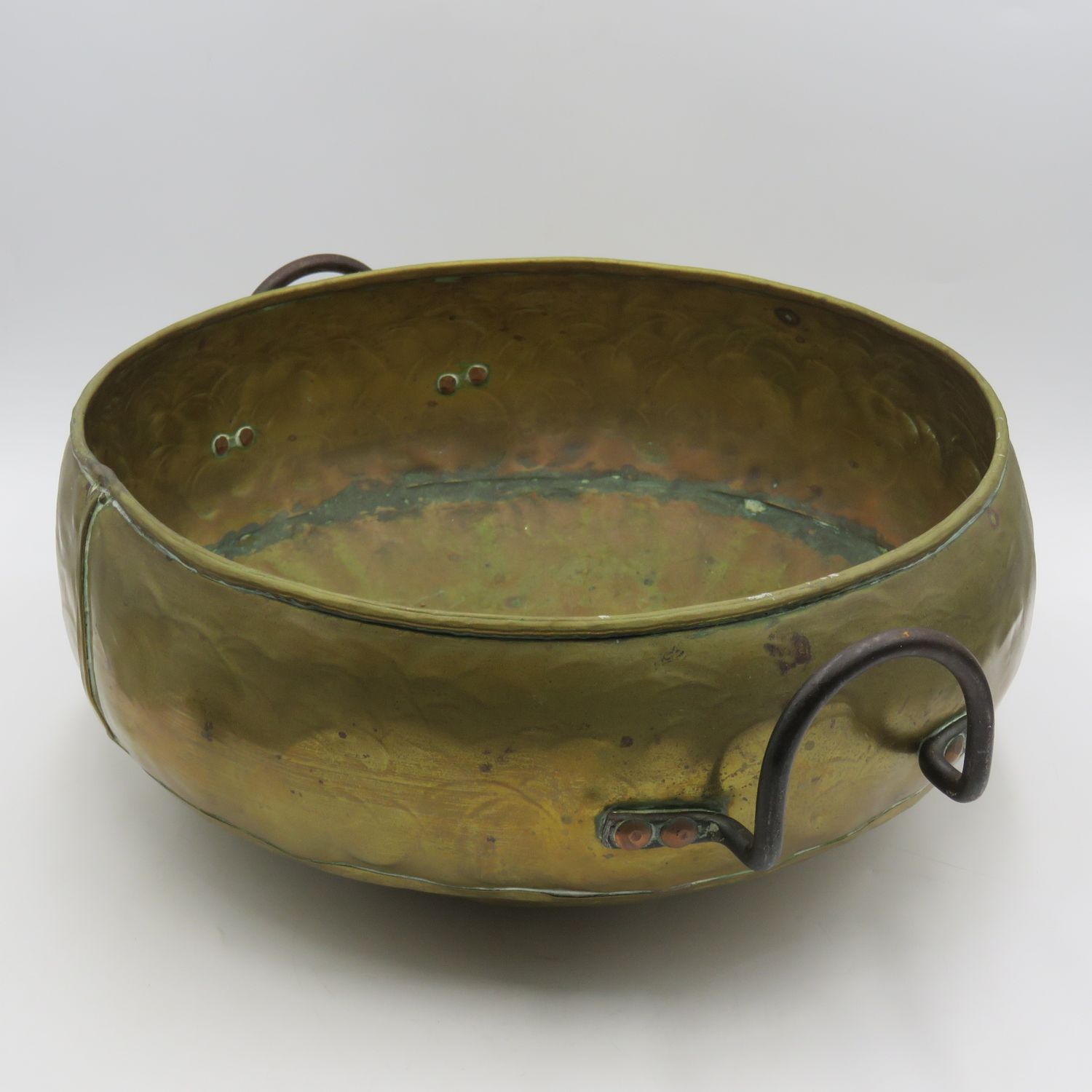 Large Antique brass hammered bowl / pan with iron handles - Sizes in description
