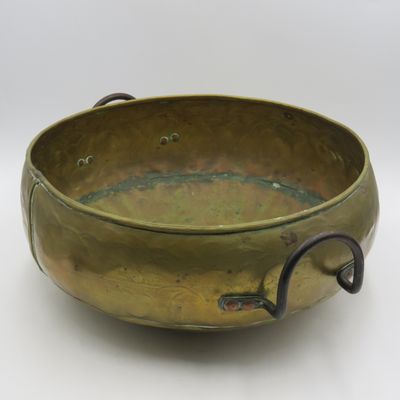 Large Antique brass hammered bowl / pan with iron handles - Sizes in description