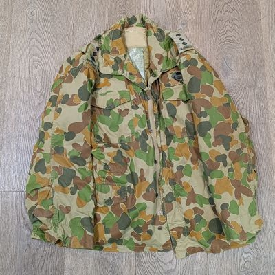 Australian Army bunny camo jacket with inner and Parachute rigger badge - marked 3XL