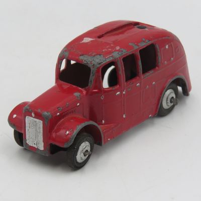 Meccano Dinky Toys Fire Engine No.250 toy car - no ladder on roof