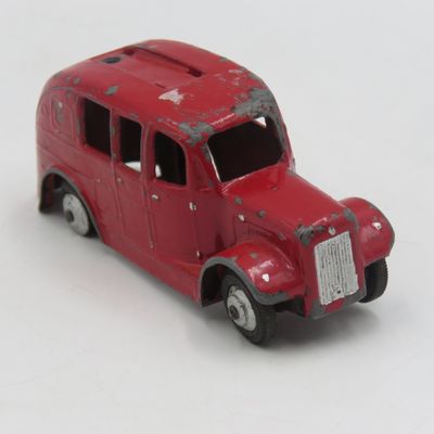 Meccano Dinky Toys Fire Engine No.250 toy car - no ladder on roof