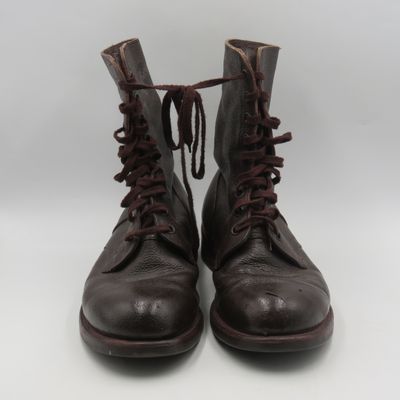 Pair of SADF Army leather boots - size 9.5