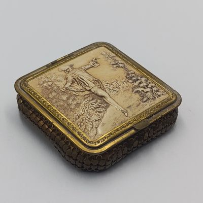 Vintage powder box with chainmail bottom and ivory type front