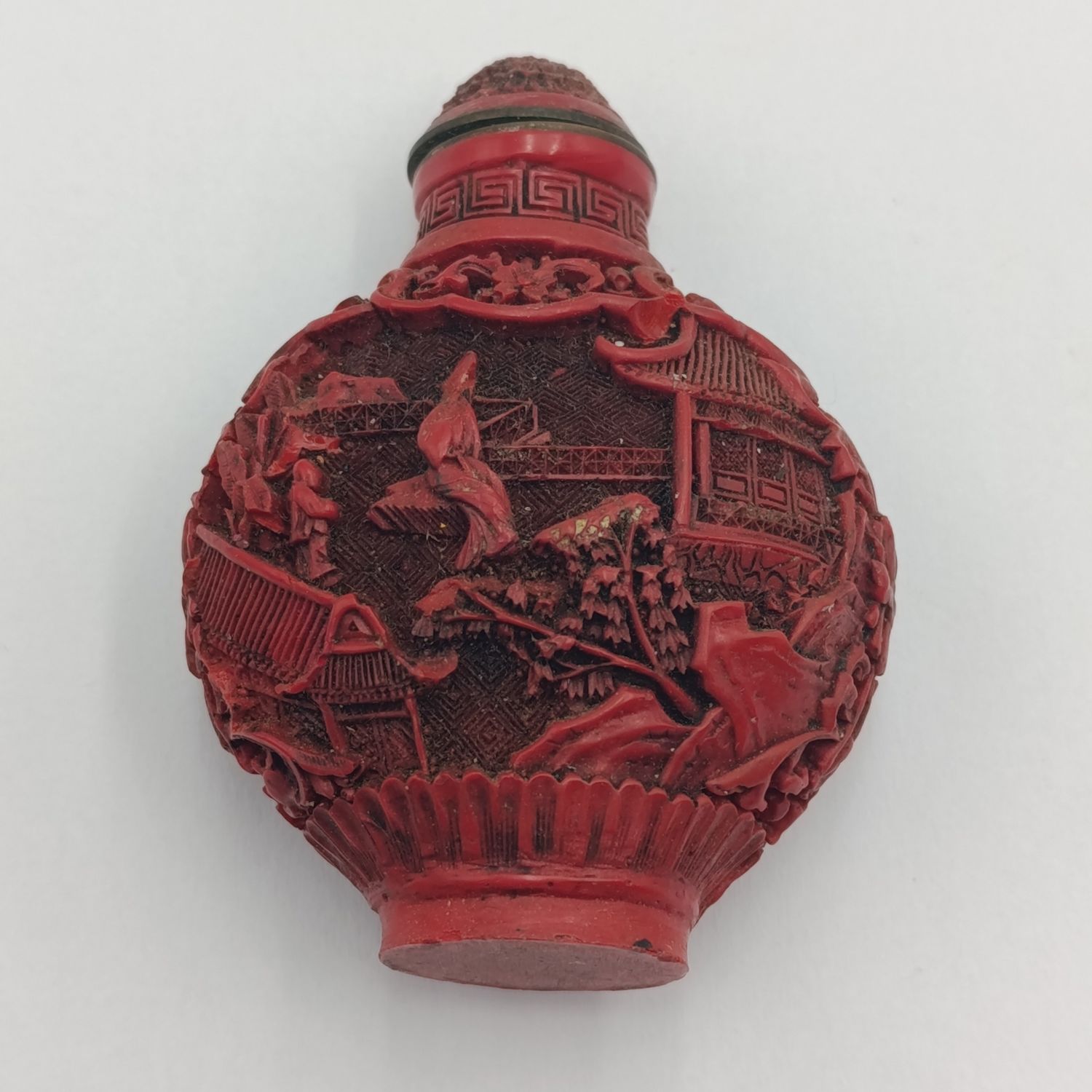 Chinese red Cinnabar Lacquer snuff bottle