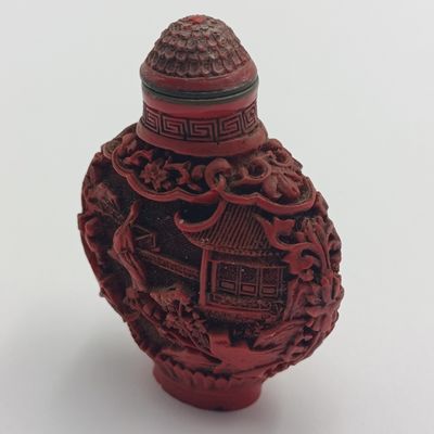 Chinese red Cinnabar Lacquer snuff bottle