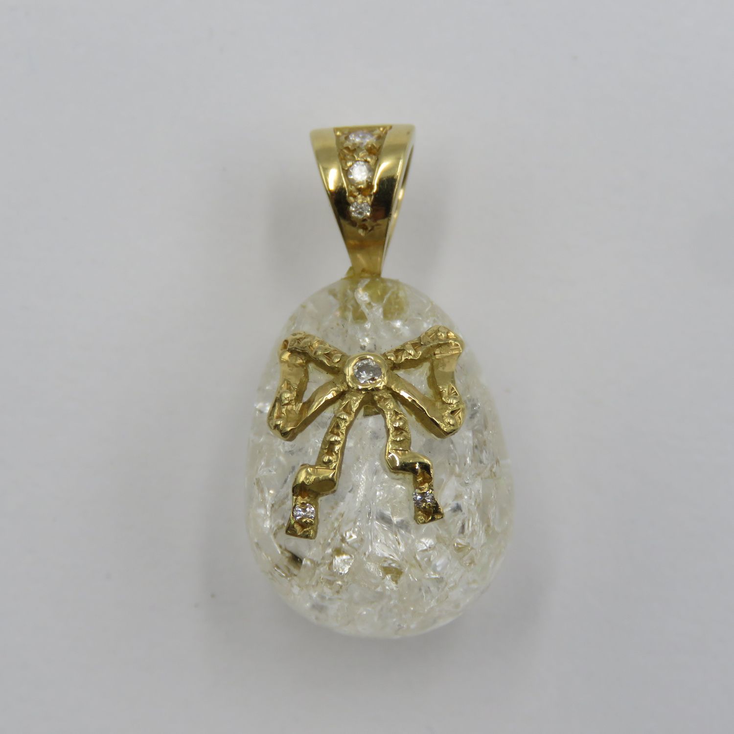 18kt gold crystal ball pendant - weighs 8,6g