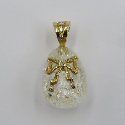 18kt gold crystal ball pendant - weighs 8,6g