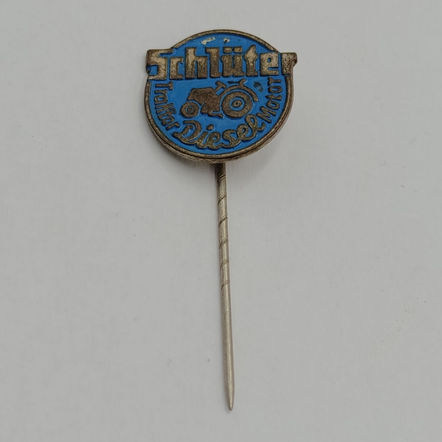 Schlüter Tractors pin badge