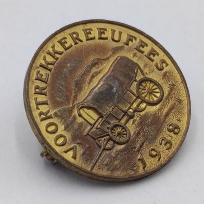 1938 Voortrekker eeufees badge with pin intact