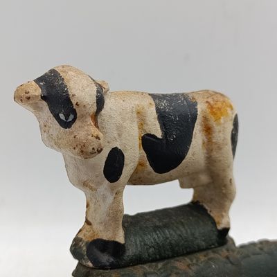 Vintage Cast iron soap holder with cow figurine