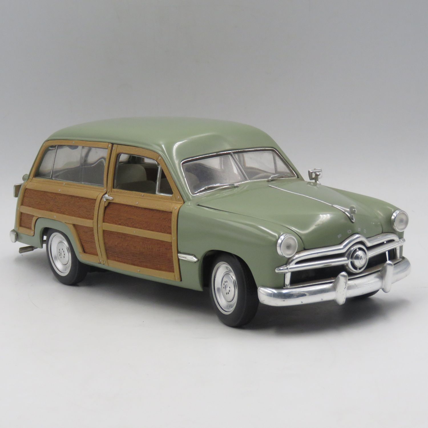 Motor City Classics 1949 Ford Woody Wagon die-cast model car - scale 1/18