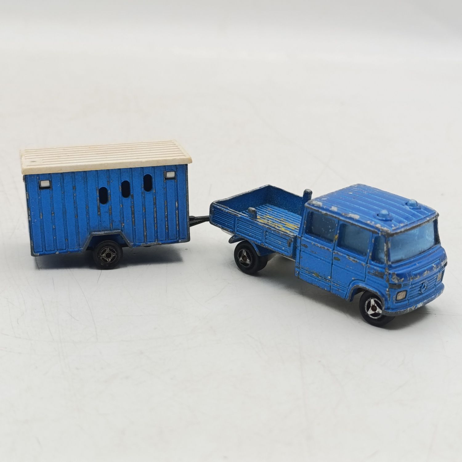 Majorette #233 Mercedes transporter with trailer - scale 1/70