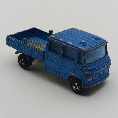 Majorette #233 Mercedes transporter with trailer - scale 1/70