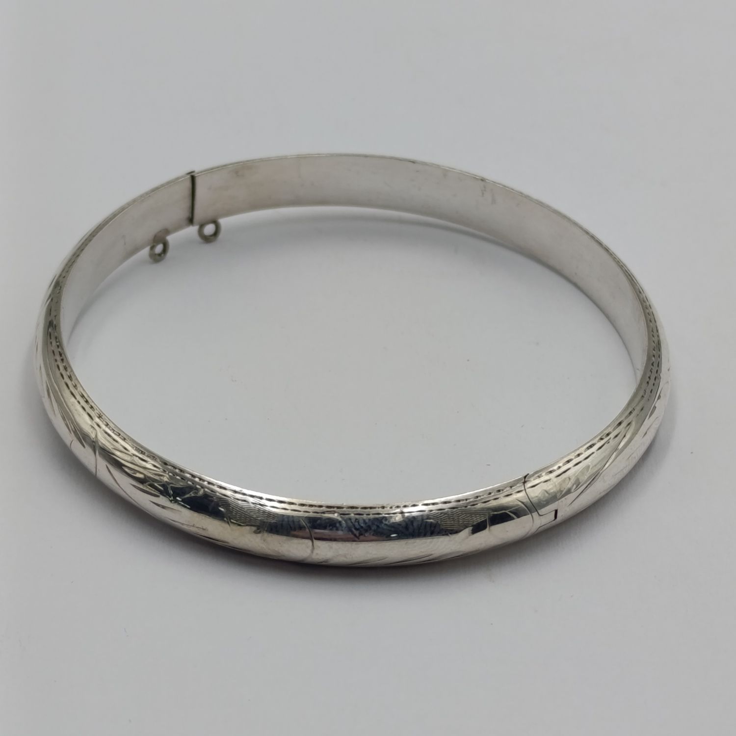 Vintage Sterling silver hollow core bangle - weighs 12.8 grams