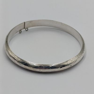 Vintage Sterling silver hollow core bangle - weighs 12.8 grams