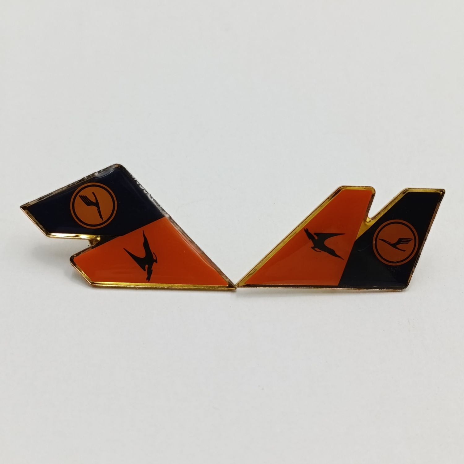 Pair of SA Airways and Lufthansa Airlines pin badges