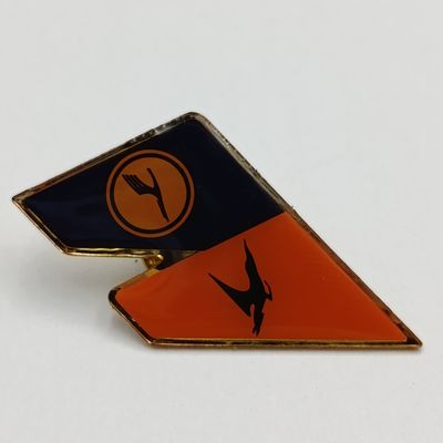 Pair of SA Airways and Lufthansa Airlines pin badges