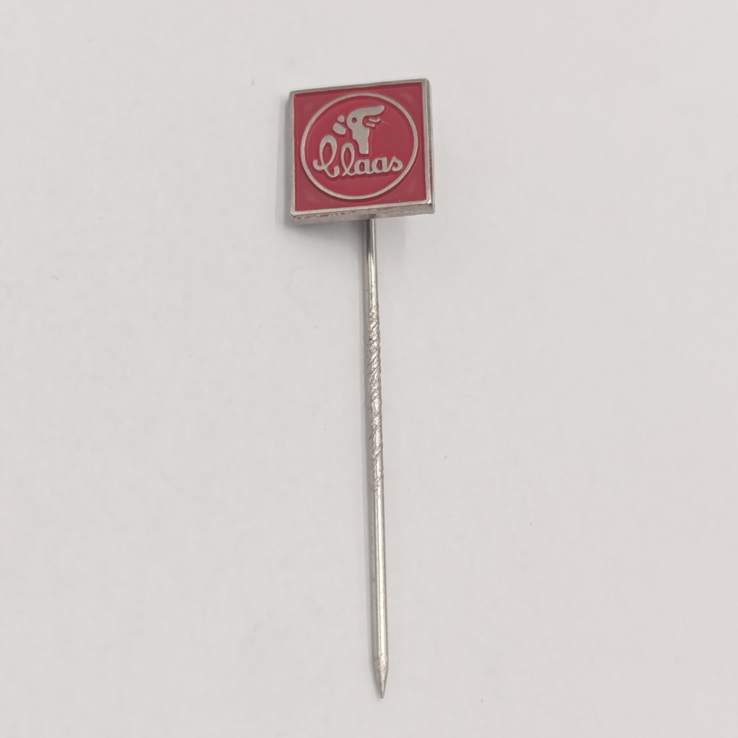 Claas long pin badge