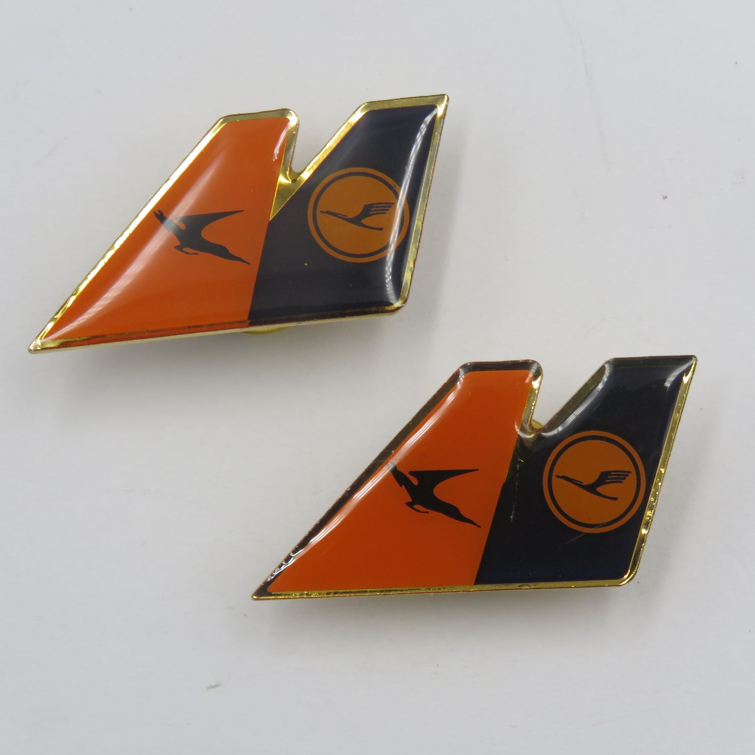 Pair of SA Airways and Lufthansa Airlines pin badges