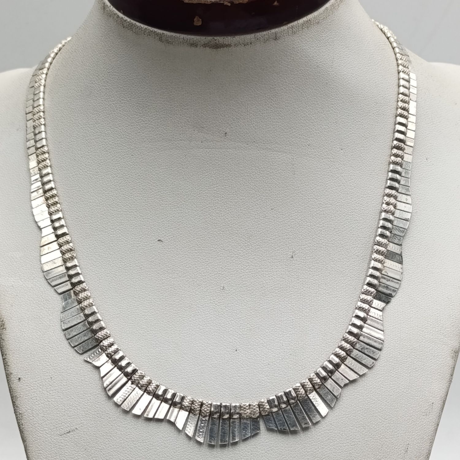 Beautiful Sterling silver choker necklace - weighs 25.2 grams