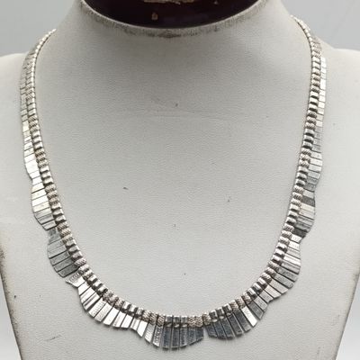 Beautiful Sterling silver choker necklace - weighs 25.2 grams
