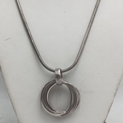 Sterling silver Italian necklace with pendant - weight 23.9 grams