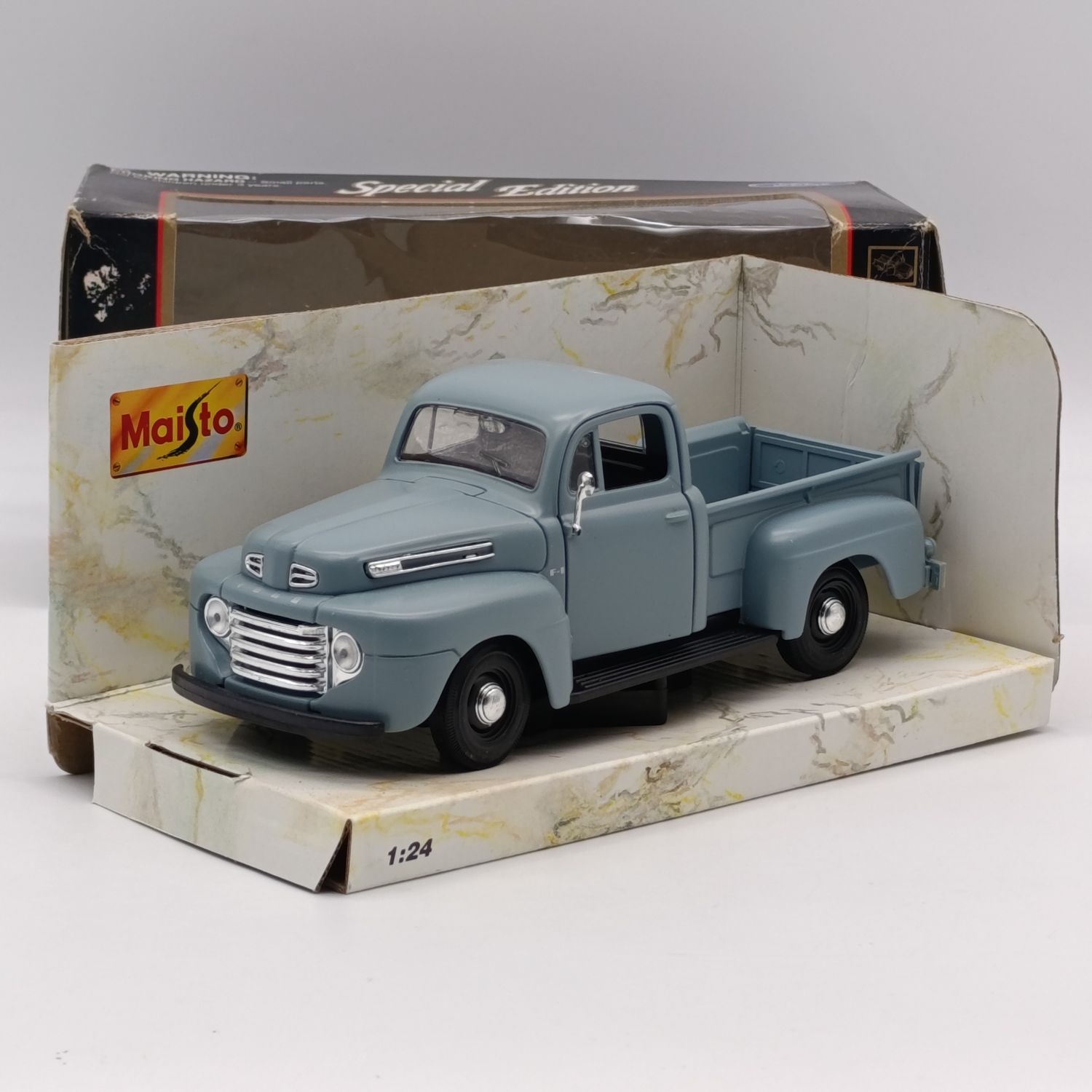 Maisto 1948 Ford F1 Pickup truck model car - scale 1/25