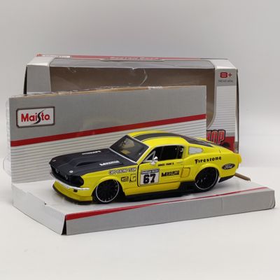 Maisto Custom Shop 1967 Ford Mustang GT die-cast model car - scale 1/24