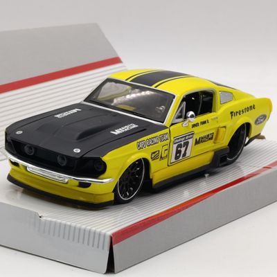 Maisto Custom Shop 1967 Ford Mustang GT die-cast model car - scale 1/24
