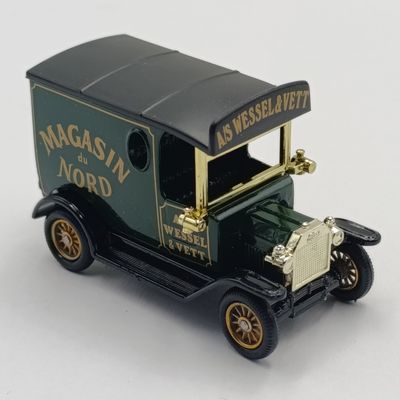 Lledo 1928 Ford Model T model car with Magasin du Nord advertising