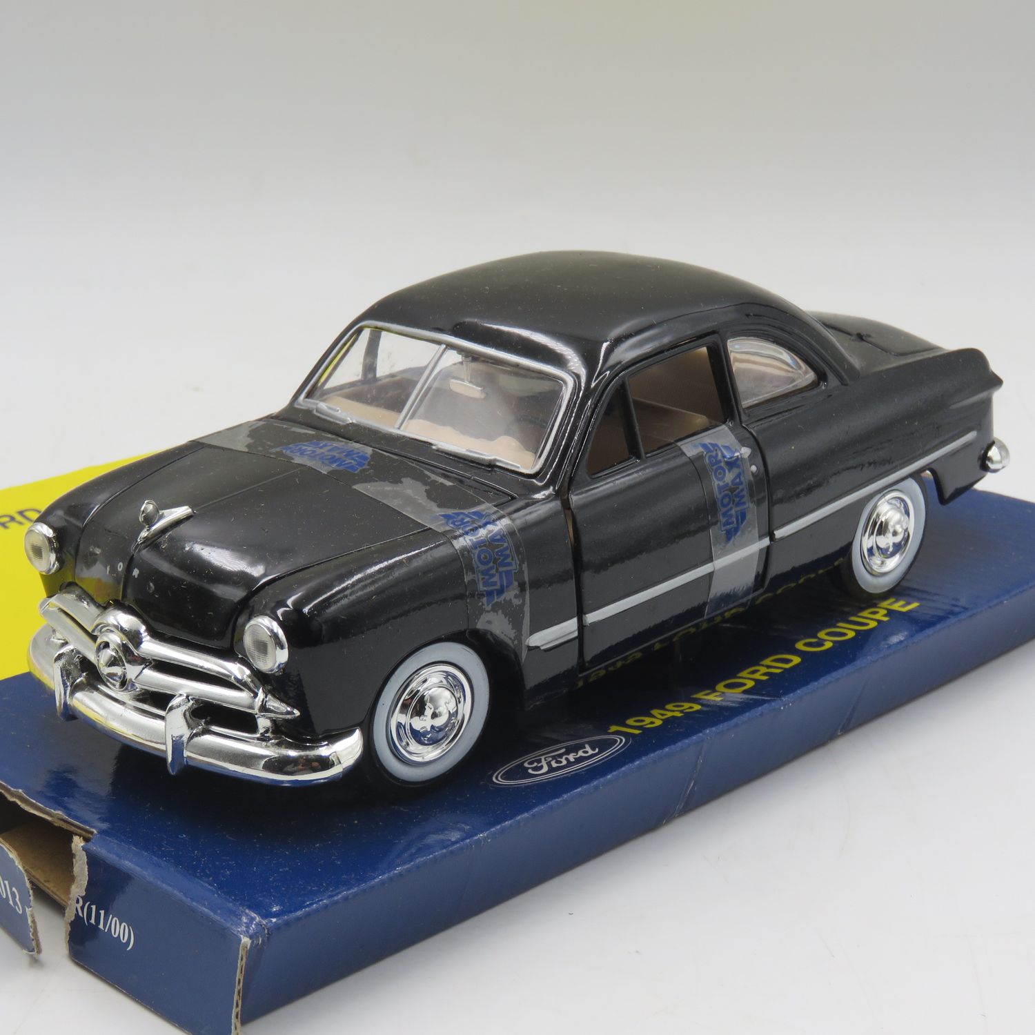 MotorMax 1949 Ford Coupe die-cast model car - scale 1/24