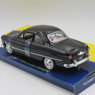 MotorMax 1949 Ford Coupe die-cast model car - scale 1/24